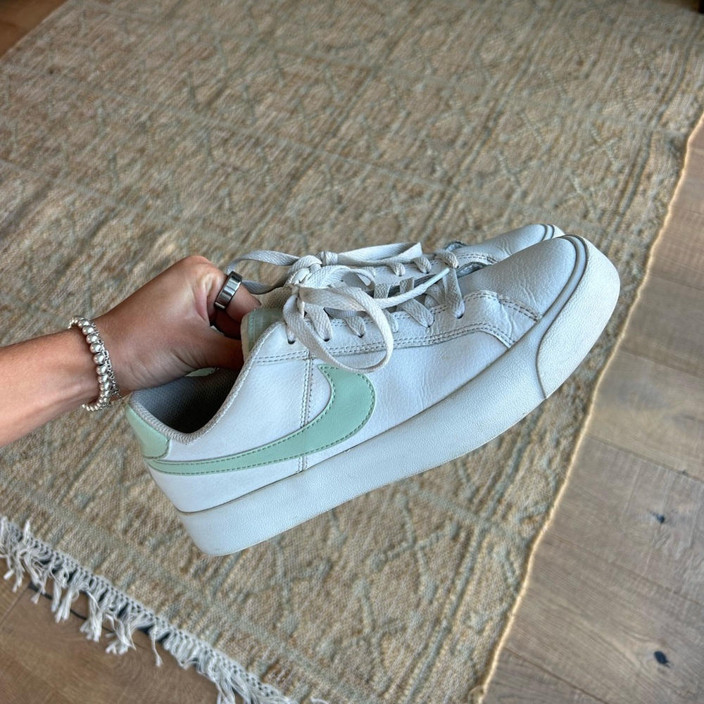 Nike Womens Court Royale AC AO2810-111 White Casual Shoes Sneakers